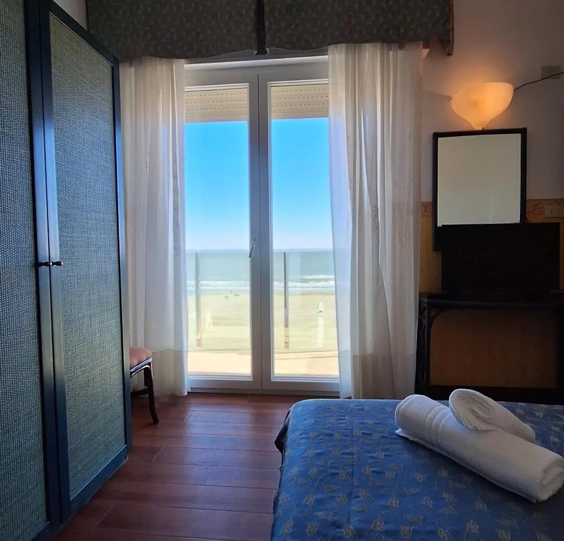 Hotel Regina Fronte Mare Римини