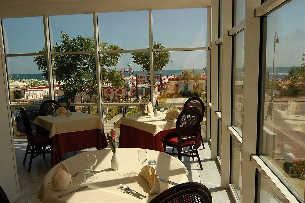 Hotel Regina Fronte Mare Римини 3*,