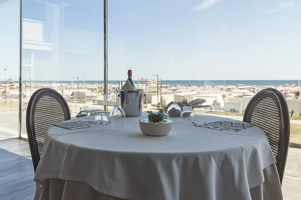 Hotel Regina Fronte Mare Римини