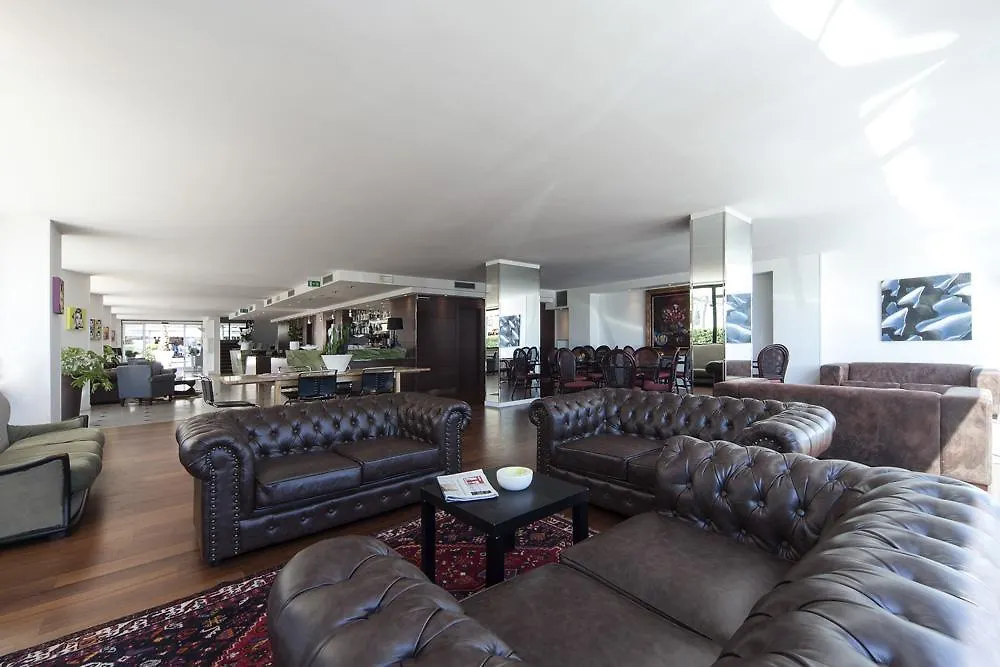 ***  Hotel Regina Fronte Mare Римини Италия