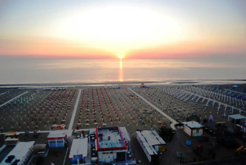 Hotel Regina Fronte Mare Римини