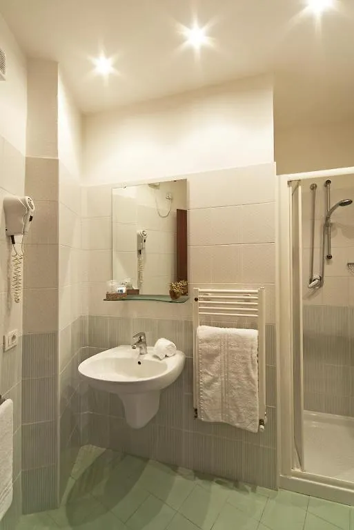 Hotel Regina Fronte Mare Rimini 3*,  Italy