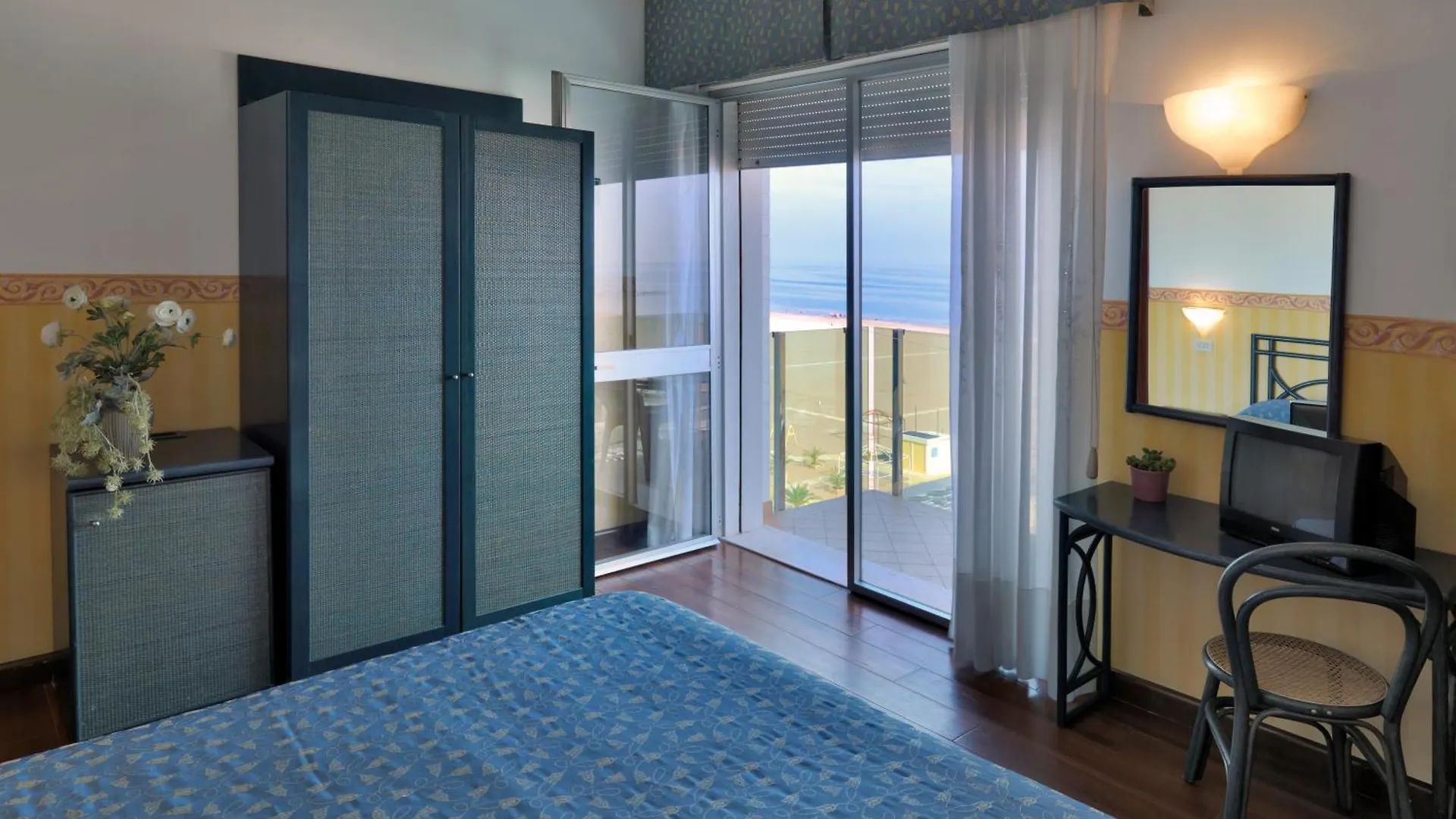 ***  Hotel Regina Fronte Mare Rimini Itálie